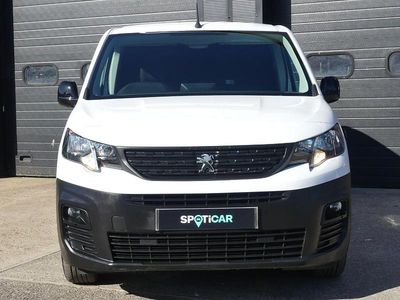 Begagnad Peugeot Partner Premium 100 HK (73 kW) 2022 Vit Minibuss