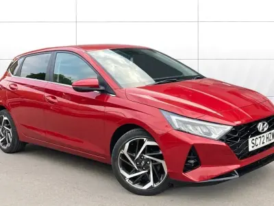 Begagnad Hyundai i20 Premium 101 HK (74 kW) 2023 Röd Halvkombi