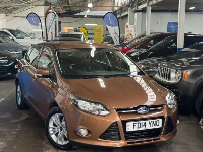 Usado Ford Focus Titanium 125 CV (91 kW) 2014 Marrón Utilitario