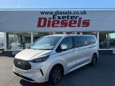 Begagnad Ford Tourneo Custom Titanium 134 HK (98 kW) 2024 Silver Van