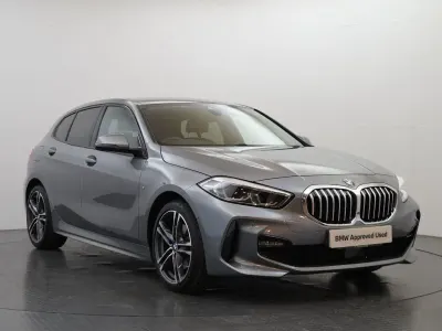 Usado BMW 118 M Sport 134 HP (98 kW) 2023 Cinzento Citadino
