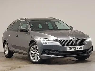 Gebraucht Skoda Superb SE Technology 150 PS (110 kW) 2023 Grau Kombi