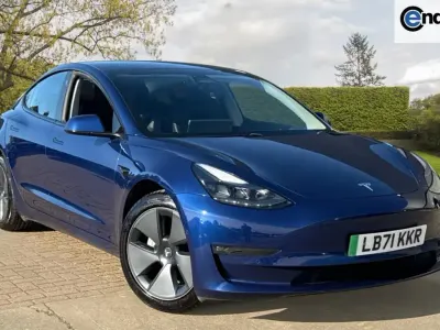 Begagnad Tesla Model 3 235 kW (320 HK) 2021 Blå Sedan