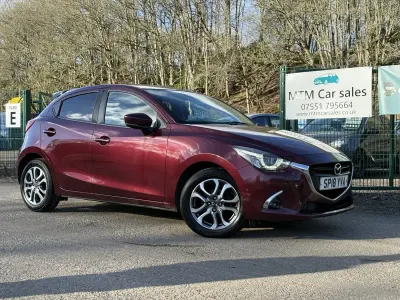 Używany Mazda 2 Inclusive 90 KM (66 kW) 2018 Czerwony Hatchback
