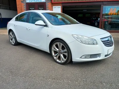 Used Vauxhall Insignia SRi 163 HP (119 kW) 2013 White Hatchback