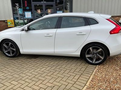 White Used 2015 Volvo V40 R-Design Hatchback | £4,250 (Fair price)