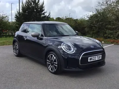 Używany Mini Cooper Exclusive 134 KM (98 kW) 2022 Czarny Hatchback