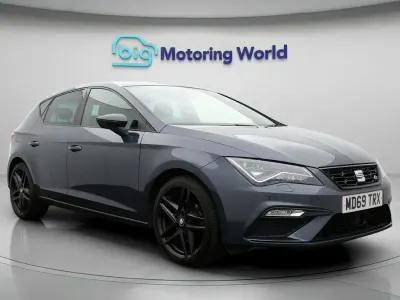 Begagnad Seat Leon Black Edition 131 HK (96 kW) 2020 Grå Halvkombi