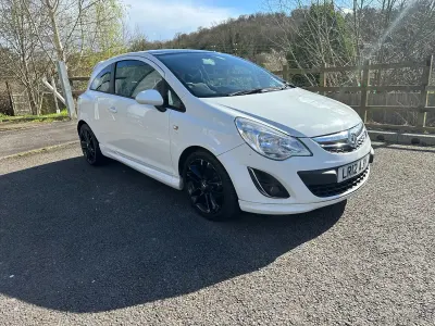 Second-hand Vauxhall Corsa Edition 2012 Alb Hatchback