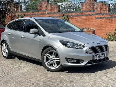 Begagnad Ford Focus Zetec 125 HK (91 kW) 2016 Silver Halvkombi