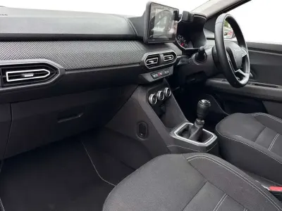 Usado Dacia Jogger Expression 110 CV (80 kW) 2023 Blanco Monovolumen