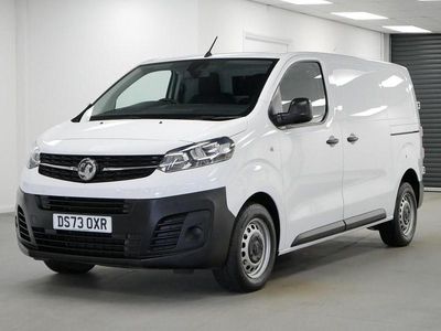 Second-hand Vauxhall Vivaro Edition 100 CP (73 kW) 2023 Alb Monovolum