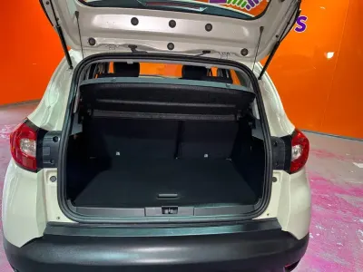 Begagnad Renault Captur Dynamique 90 HK (66 kW) 2014 Vit SUV