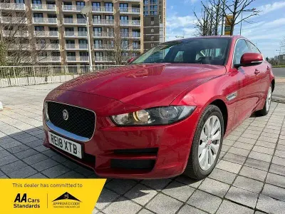 Used Jaguar XE SE 163 HP (119 kW) 2018 Red Sedan