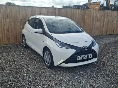 Used Toyota Aygo X-play 69 HP (50 kW) 2015 White Hatchback
