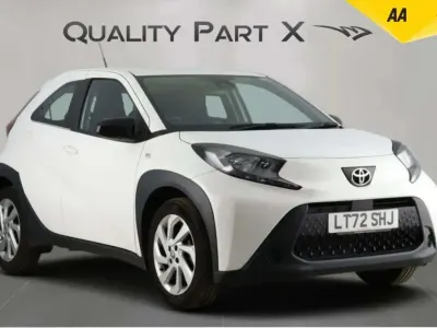 Używany Toyota Aygo X PURE 72 KM (52 kW) 2022 Biały SUV