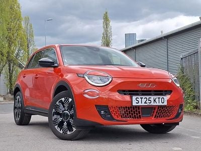 Używany Fiat 600 La Prima 136 KM (100 kW) 2025 Pomarańczowy SUV