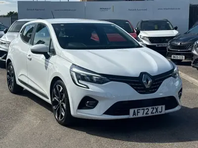 Used Renault Clio SE 90 HP (66 kW) 2022 White  Hatchback