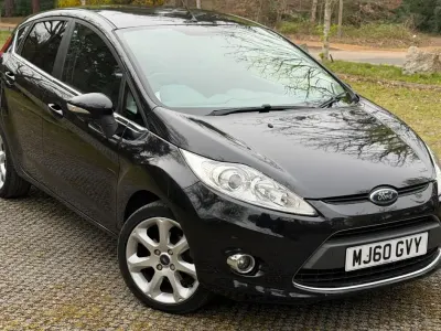 Usado Ford Fiesta Zetec 82 HP (60 kW) 2010 Preto Citadino