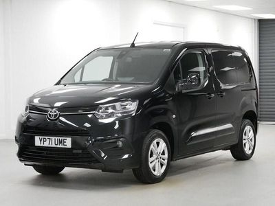Used Toyota Proace Design 100 HP (73 kW) 2022 Black MPV