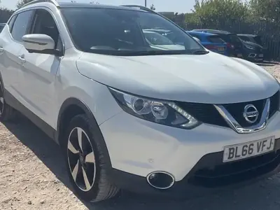 Used Nissan Qashqai N-Connecta 113 HP (83 kW) 2016 White SUV