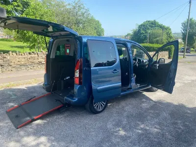 Used Peugeot Partner Active 75 HP (55 kW) 2019 Blue MPV