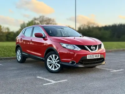 Używany Nissan Qashqai Acenta 115 KM (84 kW) 2015 Czerwony SUV