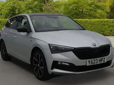 Usado Skoda Scala Monte Carlo 150 CV (110 kW) 2023 Plateado Utilitario