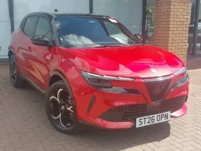 New Alfa Romeo GT Junior Ti 145 HP (106 kW) 2026 Bicolour special paint  brera red with black roo Hatchback