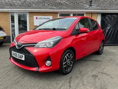 Used Toyota Yaris Sport 99 HP (72 kW) 2015 Red Hatchback