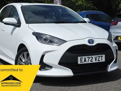 Used Toyota Yaris Hybrid 116 HP (85 kW) 2022 White Hatchback