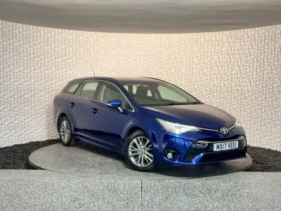 Used Toyota Avensis Business Edition 112 HP (82 kW) 2017 Blue Estate