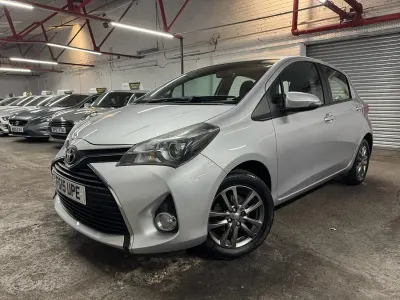 Used Toyota Yaris 99 HP (72 kW) 2015 Silver Hatchback