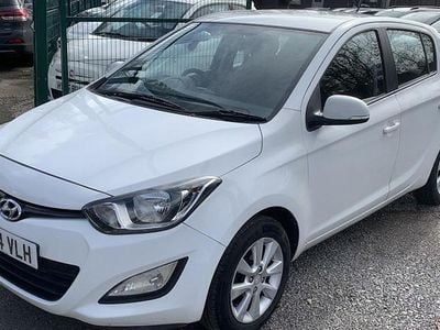 Used Hyundai i20 Active 84 HP (61 kW) 2014 White Hatchback