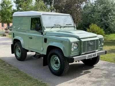 Used Land Rover Defender Heritage 122 HP (89 kW) 2016 Green SUV