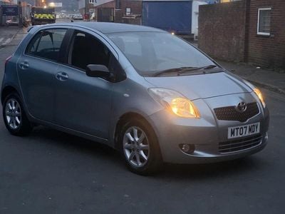 Used Toyota Yaris SR 85 HP (62 kW) 2007 Silver Hatchback