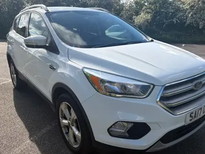 Usado Ford Kuga Zetec 120 CV (88 kW) 2017 Blanco SUV