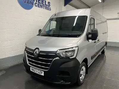 Used Renault Master Business 135 HP (99 kW) 2023 Grey MPV