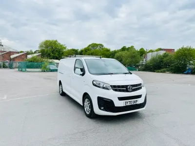 Używany Vauxhall Vivaro Sportive 100 KM (73 kW) 2020 Biały Minivan