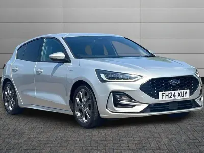 Used Ford Focus ST-Line 123 HP (90 kW) 2024 Moondust silver Hatchback
