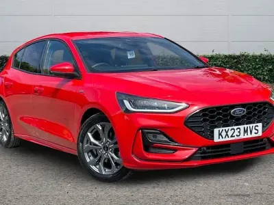 Used Ford Focus ST-Line 125 HP (91 kW) 2023 Red Hatchback