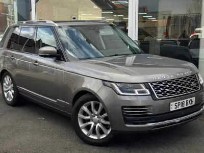 Begagnad Land Rover Range Rover Vogue 306 HK (225 kW) 2018 Silver SUV