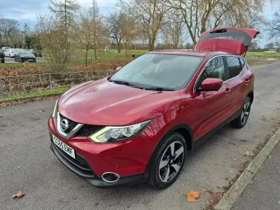 Used Nissan Qashqai N-TEC 110 HP (80 kW) 2015 Red SUV