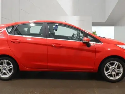 Usado Ford Fiesta Zetec 2013 Vermelho Citadino