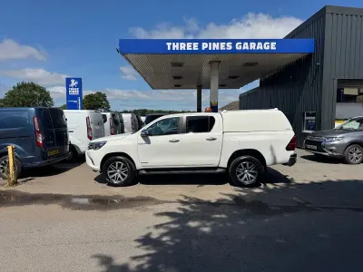 Used Toyota HiLux 150 HP (110 kW) 2019 White Pickup