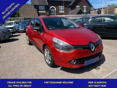 Used Renault Clio Play 75 HP (55 kW) 2015 Red Hatchback