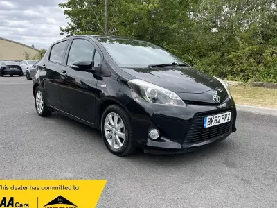 Used Toyota Yaris T4 100 HP (73 kW) 2012 Black Hatchback