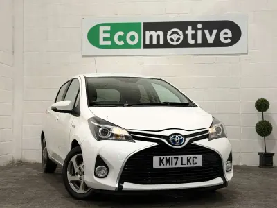Used Toyota Yaris Hybrid 100 HP (73 kW) 2017 White Hatchback
