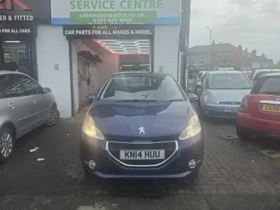 Used Peugeot 208 Active 68 HP (50 kW) 2014 Blue Hatchback