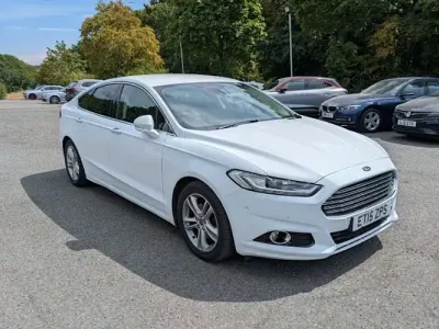 Used Ford Mondeo Titanium 241 HP (177 kW) 2015 White Hatchback